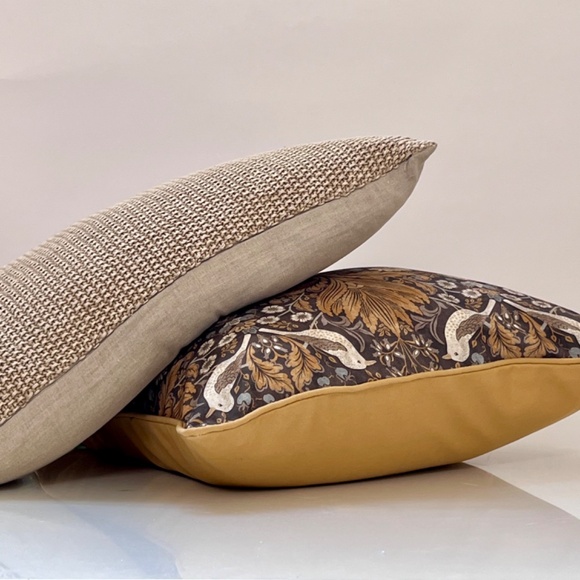 Varese High End Designer Fabric pillow Cover 22 x 22 inches NWT - Picture 6 of 6